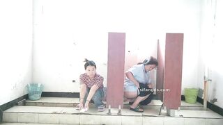 4月流出佼佼者全景廁拍❤️系列蘇州工業園電子廠女工宿舍女廁——升級全景 溝底雙視角偷拍2