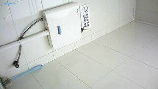 精品厕拍】，脸逼同框高清偷拍女蹲厕，各种类型小姐姐方便，微胖小妹闻自己内裤上的白带有无异味.