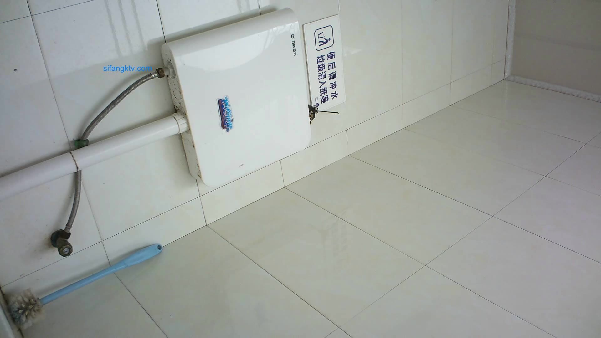 精品厕拍】，脸逼同框高清偷拍女蹲厕，各种类型小姐姐方便，微胖小妹闻自己内裤上的白带有无异味.