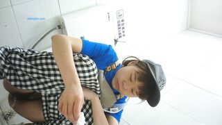 精品厕拍】，脸逼同框高清偷拍女蹲厕，各种类型小姐姐方便，微胖小妹闻自己内裤上的白带有无异味.1