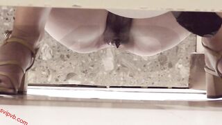 《烂大街》大神潜入商城女厕全景偷拍19位美女嘘嘘1