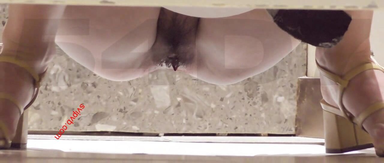 《烂大街》大神潜入商城女厕全景偷拍19位美女嘘嘘1