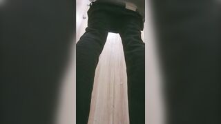 无水印原版】，偷拍大神，【梵高厕拍】，清纯学生妹，闺蜜在外面等候，后拍美臀粉穴，塞着卫生棉，视觉冲击感一流