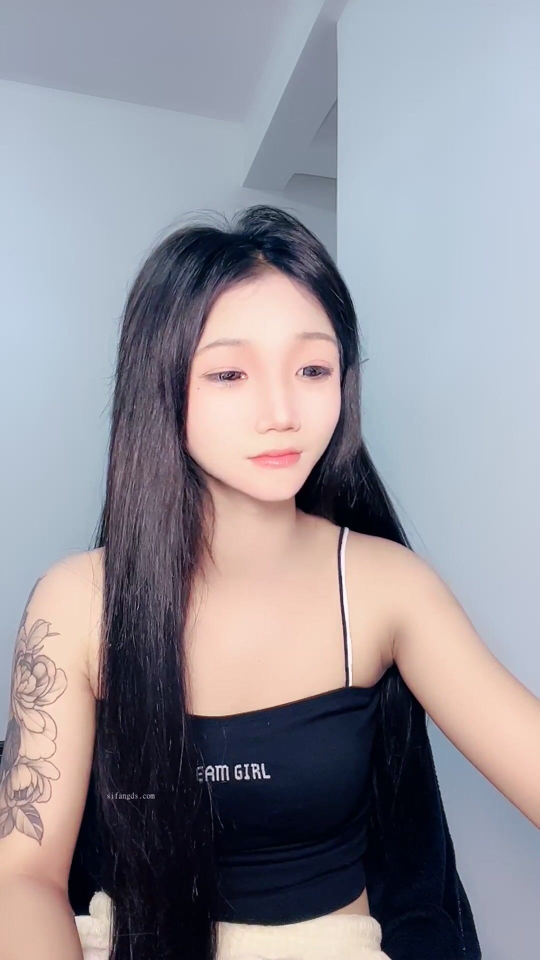 校花女神 【秒爆】逆天颜值，魔鬼身材 全裸骚舞 道具自慰0