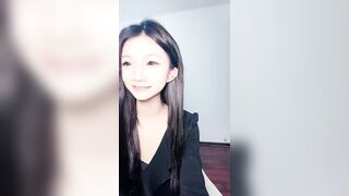 校花女神 【秒爆】逆天颜值，魔鬼身材 全裸骚舞 道具自慰1