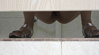 校外补习班女厕全景偷拍❤️多位学妹和美女老师各种粉嫩的小鲍鱼3