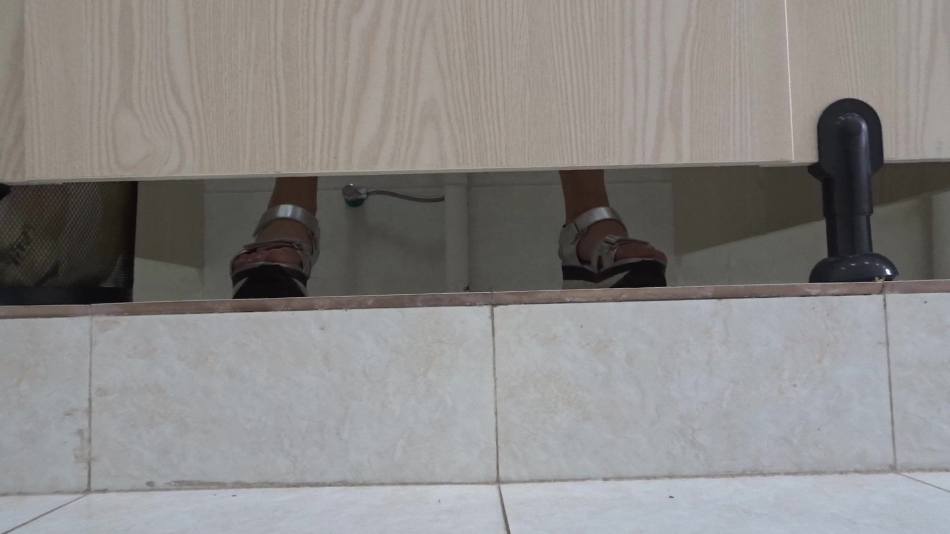 校外补习班女厕全景偷拍❤️多位学妹和美女老师各种粉嫩的小鲍鱼3