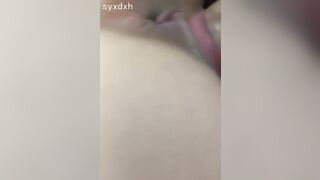 清纯少妇换上碎花裙 瞬间变成了御姐被操到受不了