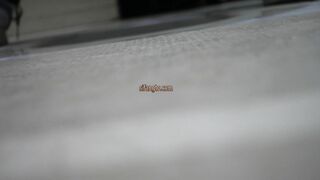 坑神藏身办公楼女厕，全方位偸拍超多小姐姐方便，拍脸又拍逼，各种大屁股