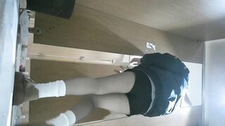 -KTV女厕全景偷拍几位大美女 各种极品肥鲍鱼