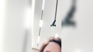 强烈推荐】，高颜值筷子腿露脸骚婊【吹小泡泡】极品一字马女神，各种裸舞，脸穴同框自慰弹力插