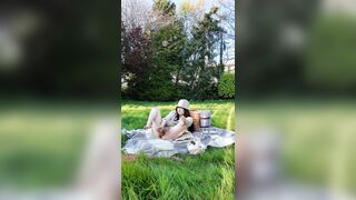 推特极品阿黑颜母狗「Pupu噗噗」《小姐森林野餐篇1》管家说小姐每周都会独自去森林野餐，这不过是小姐隐藏欲望的借口