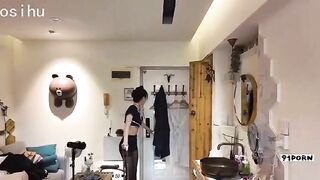 极品空姐下班回家 被强推无套内射完美露脸.