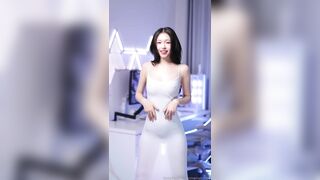 极品美女 超诱惑表情 紫薇高潮很顶揉奶销魂自慰，大阴唇太顶了