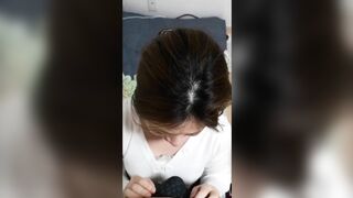 极品少妇 满眼都是对大屌的渴望，吞食大屌，舔舐阴囊，激情口交，深喉口爆