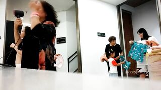 高档洗浴中心内部员工偷拍 多位白白嫩嫩的美少妇洗澡泡汤