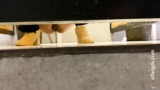 大神潜入办公楼女厕全景偷拍 两位美女同事的极品鲍鱼