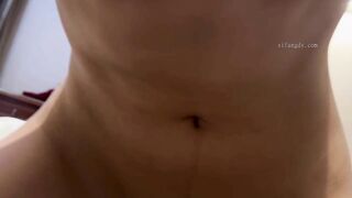 2025年4月最新流出，【B级别泄密】，分手后被渣男流出的性爱视频，19岁杭州学生妹，被剃了毛无套内射