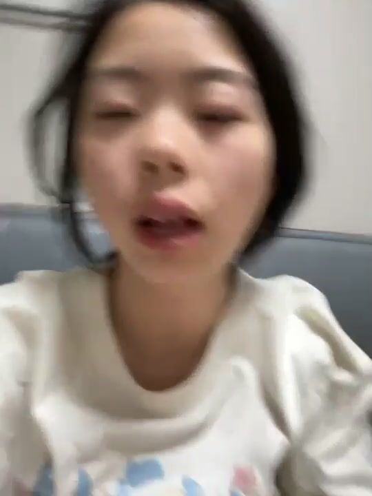 2025年新流，不靠颜值，靠骚吃饭，绝顶露脸骚母狗【LYJyao52】羞耻露出，各种性爱自拍①2