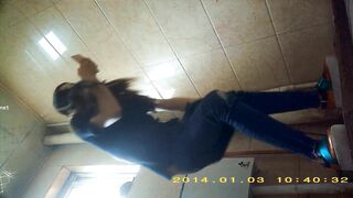 厕拍，蹲坑脸逼同框偷拍，超多小姐姐方便有长腿美女9