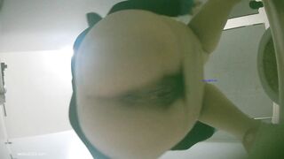 大学城女厕全景偷拍众多的小姐姐❤️各种极品鲍鱼完美展示1