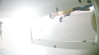 大学城女厕全景偷拍众多的小姐姐❤️各种极品鲍鱼完美展示2