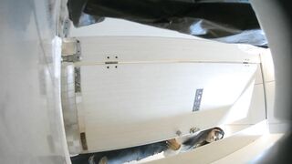 商场女厕全景偷拍几位漂亮的小姐姐 各种漂亮的美鲍鱼还有几个没带纸巾不擦