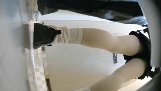 商场女厕全景偷拍几位漂亮的小姐姐 各种漂亮的美鲍鱼还有几个没带纸巾不擦