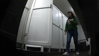 大神潜入学校女厕 全景双镜头偷拍多位漂亮学妹嘘嘘B脸同步2