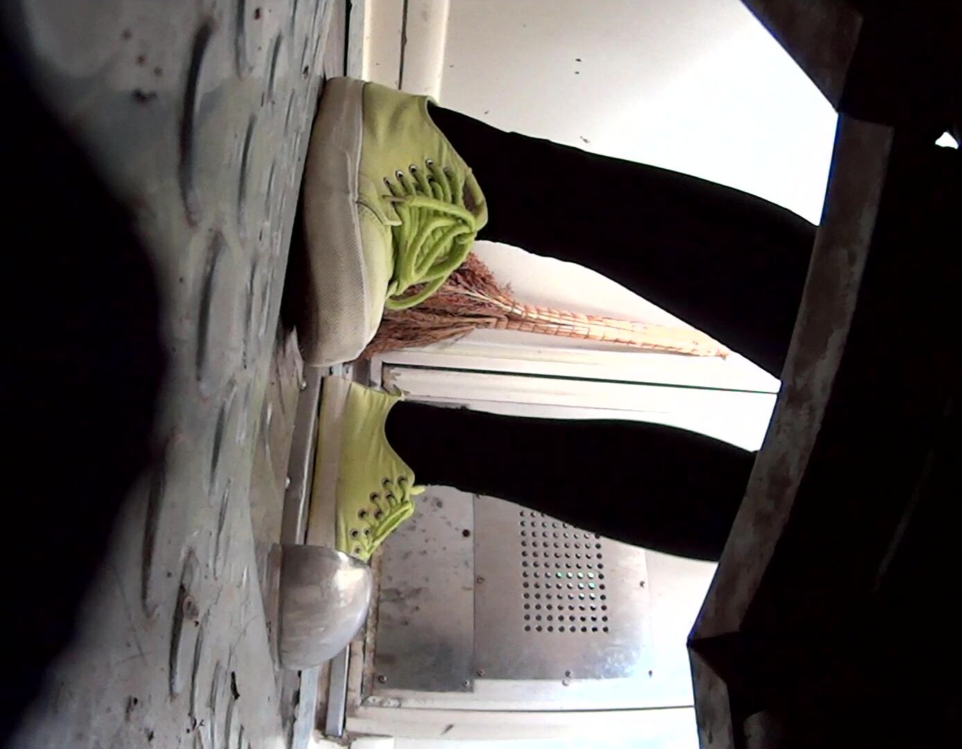 大神小P火车卫生间偷拍多位美女少妇❤️各种极品美鲍鱼2