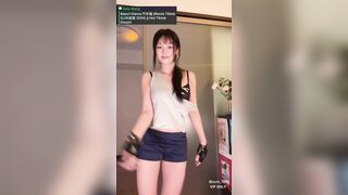 2025新流，推特露脸福利姬！艺校活泼美女【玉米yum_707】最新VIP专享，三联屏骚舞汽车摇抖奶抖臀1