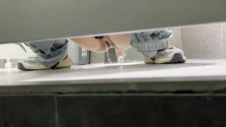 大神潜入商城女厕全景偷拍多位时髦的小姐姐❤️各种极品美鲍鱼1