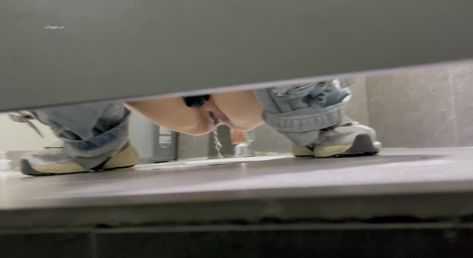 大神潜入商城女厕全景偷拍多位时髦的小姐姐❤️各种极品美鲍鱼1