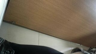 精品厕拍，美女如云女蹲厕真实偷拍，赏脸赏逼各种类型小姐姐方便，太炸了，都漂亮还有卡哇伊制服嫩妹9