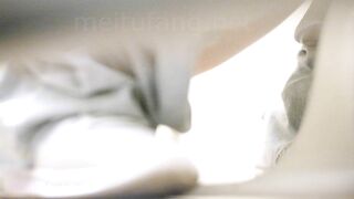 台湾小吃街女厕全景偷拍❤️5位美少妇的私密花园01