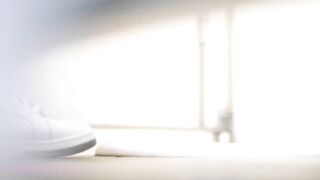 台湾小吃街女厕全景偷拍 5位美少妇的私密花园1