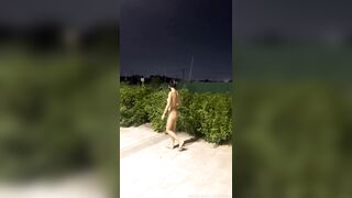 2025新品，天花板露出狂人御姐【cikaimoon】付费⑦，更大胆直接，帮老农干活小卖店勾引老头8