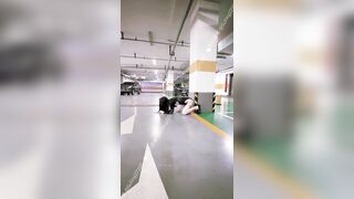 最新流出，04年杭州打工母狗【小雨绵绵】付费福利②，酷爱露出，天台楼道停车场大马路，全裸狗爬，自慰喷水1