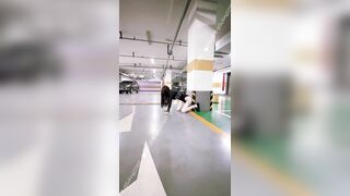 最新流出，04年杭州打工母狗【小雨绵绵】付费福利②，酷爱露出，天台楼道停车场大马路，全裸狗爬，自慰喷水1