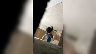 贵在真实，色胆包天公寓房趴气窗偷拍，多位小姐姐洗澡，都是苗条型的，还有大奶子高颜值，爽歪歪