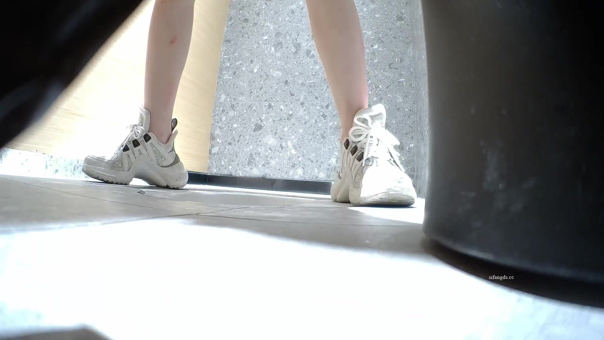 精品推荐 【精品厕拍前景】 超多漂亮妹子还有外国人和白虎09