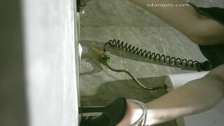 KTV女厕全景偷拍27位漂亮的小姐姐 各种极品美鲍鱼1