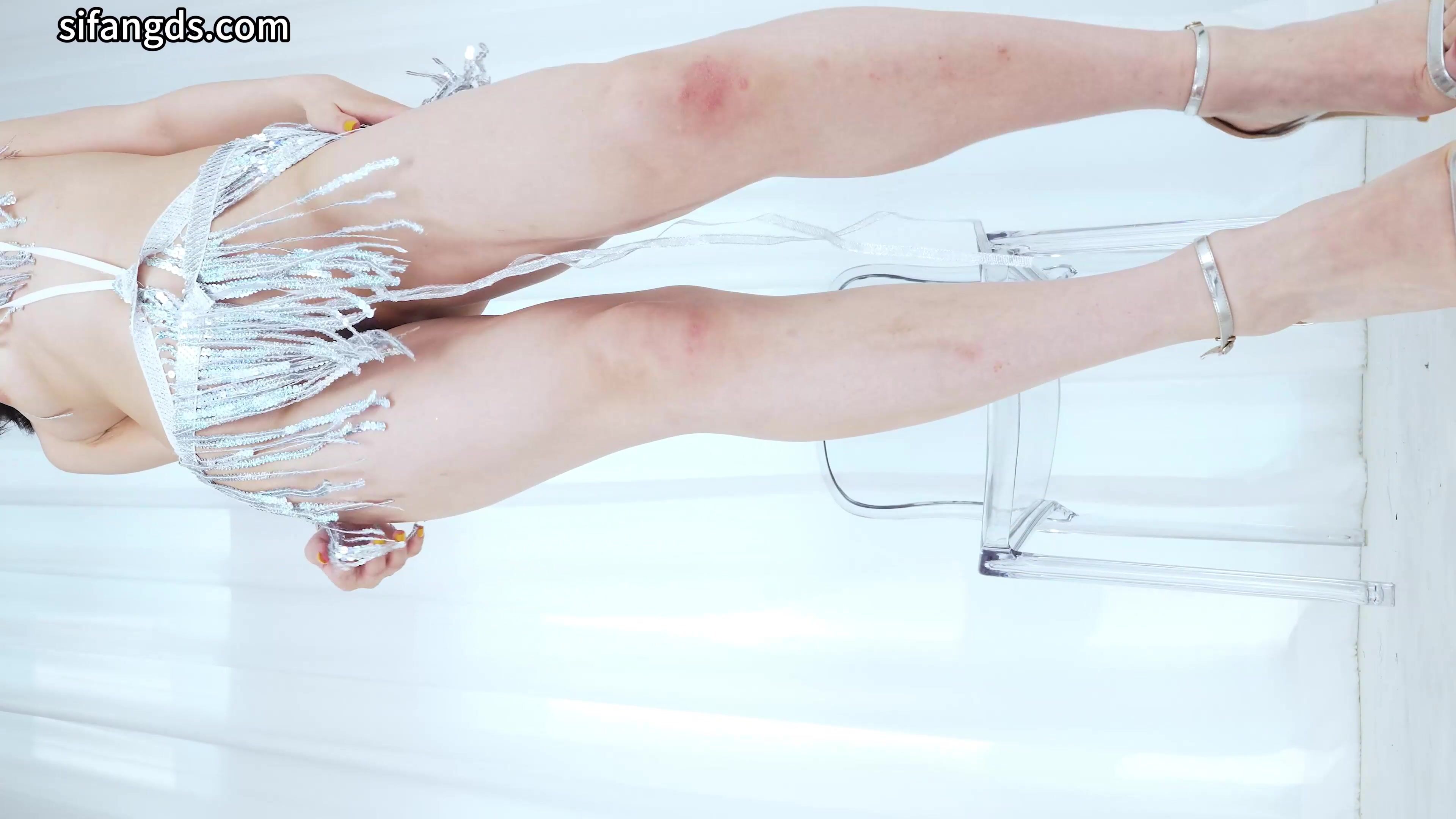 2025最新流出，k8舞团，青春颜值担当【虞晗】高价福利②，全团舞感最好的模特，俏皮表情动感裸舞11