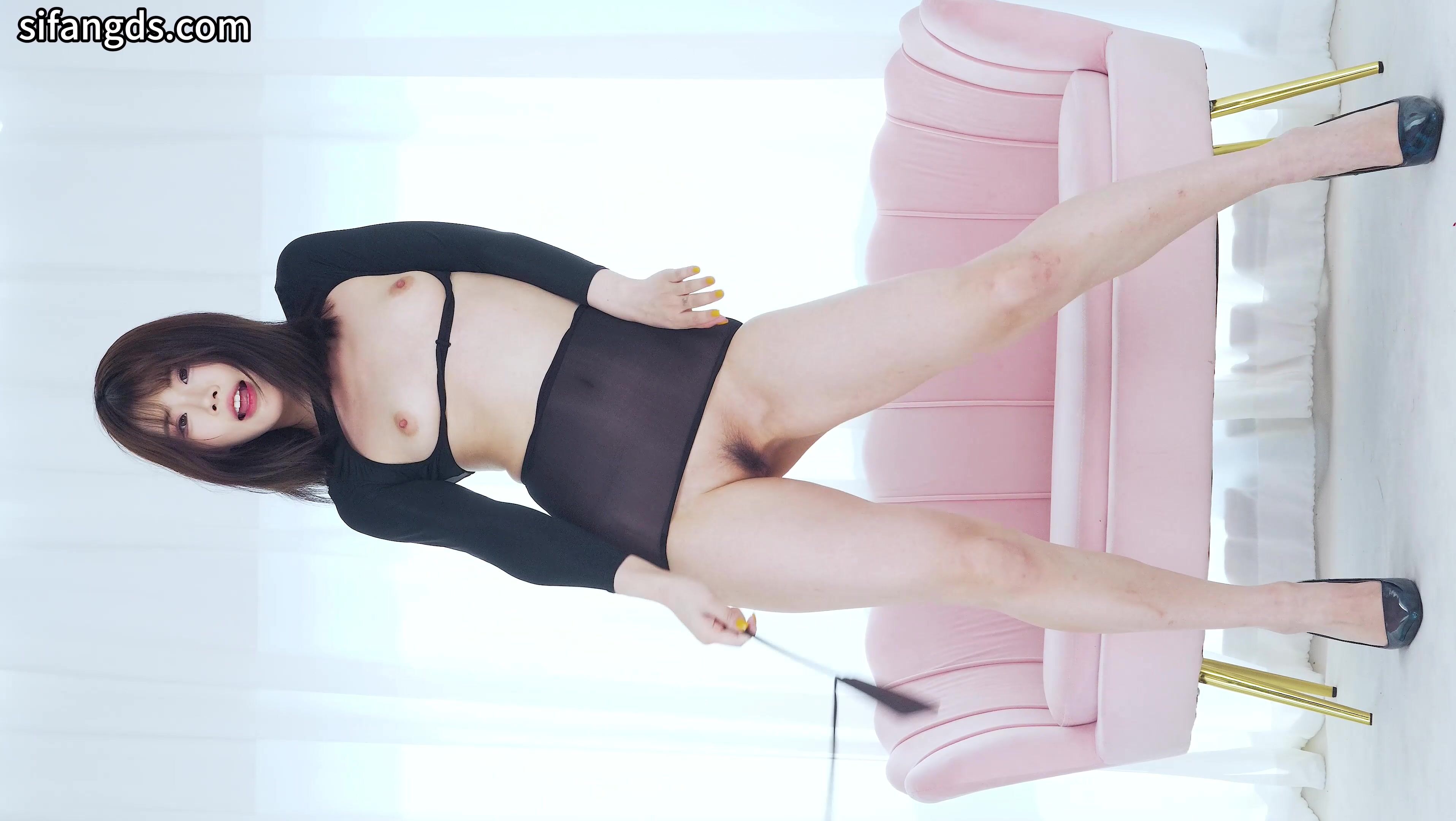 2025最新流出，k8舞团，青春颜值担当【虞晗】高价福利②，全团舞感最好的模特，俏皮表情动感裸舞12