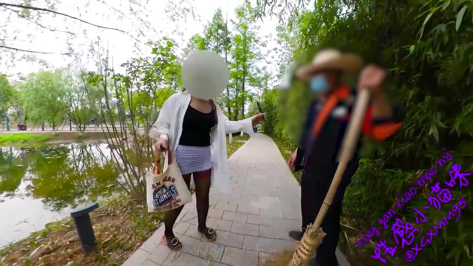 【真实勾引】公园露出，勾引环卫工人干我.