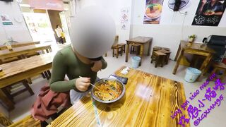 【真实勾引】透明真空开档丝袜，去小饭馆吃饭，勾引老板偷拍