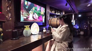 极品樱花妹 naomiii-穿着jk制服各种户外露出啪啪,酒吧约了个贵妇带到房间疯狂后入大淫臀