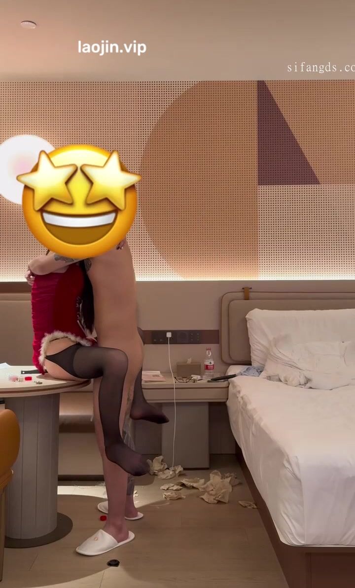 2025年6月最新，【极品泄密】，白富美小少妇，日常跟情人啪啪，完美露脸，冷白皮阴毛浓密，被操的好舒服啊0