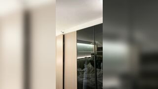 抖音女主播【看心情】掌握流量密码，在直播间换衣服露美乳，看的心情澎湃！