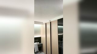 抖音女主播【看心情】掌握流量密码，在直播间换衣服露美乳，看的心情澎湃！